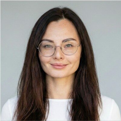 Tamara, founder of PixelBridge Studio and UX/UI web designer